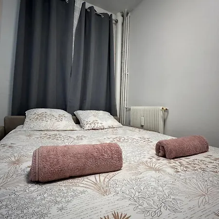 Apartment Ourasi - Hippodrome De Vincennes - Netflix